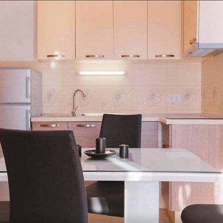 House Karlo Apartments 오미스 객실 사진