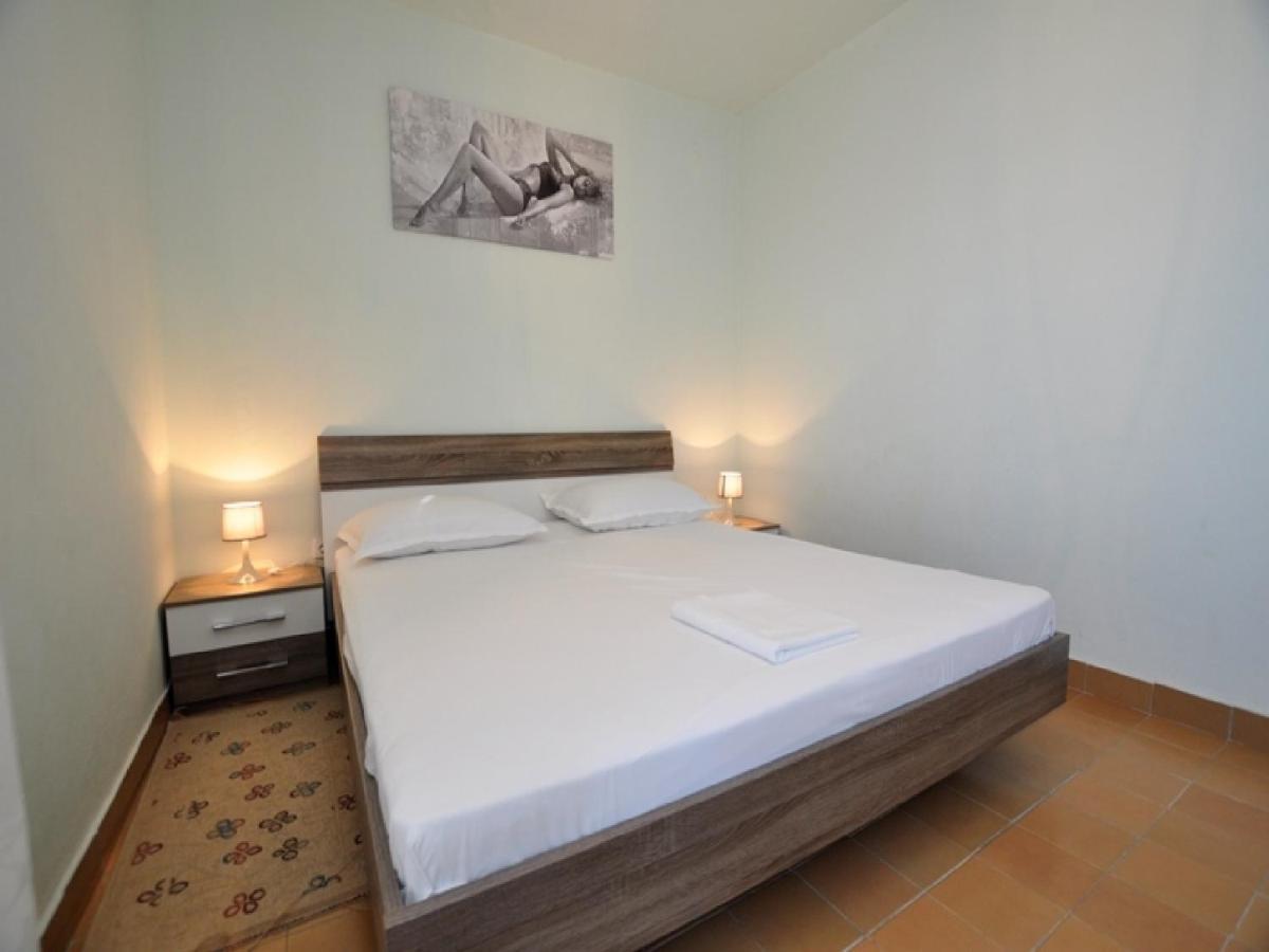 House Karlo Apartments 오미스 외부 사진