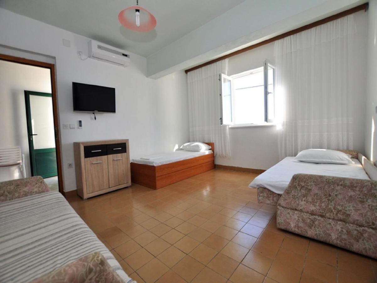 House Karlo Apartments 오미스 외부 사진