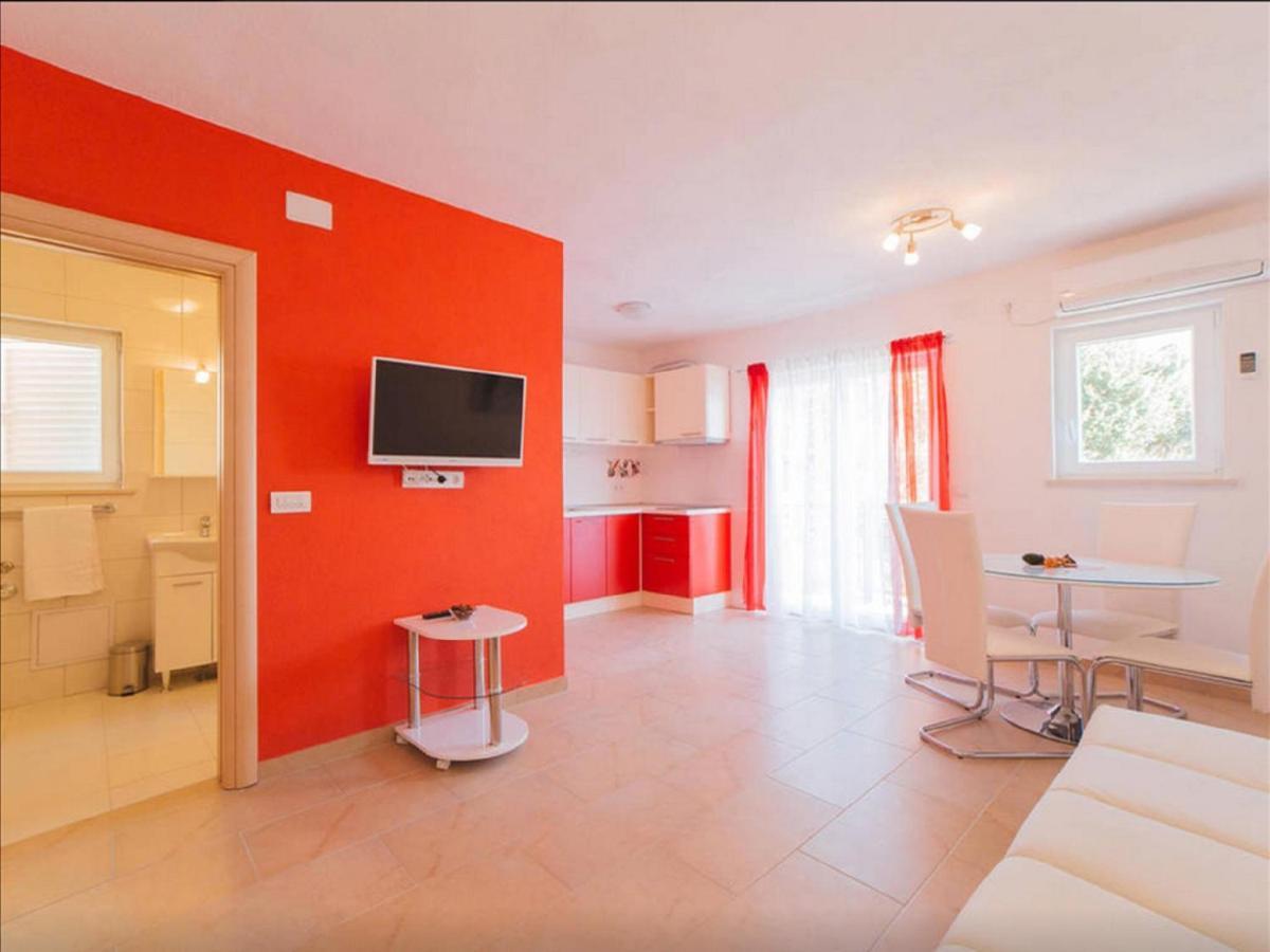 House Karlo Apartments 오미스 외부 사진