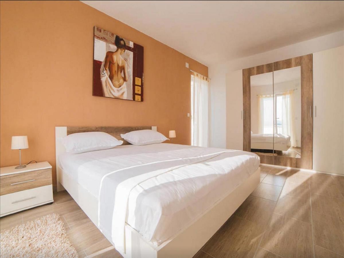 House Karlo Apartments 오미스 외부 사진