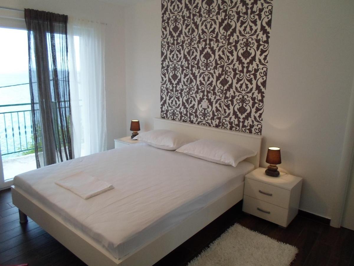 House Karlo Apartments 오미스 외부 사진