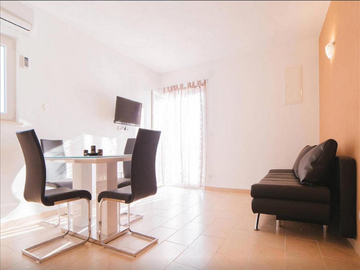 House Karlo Apartments 오미스 외부 사진