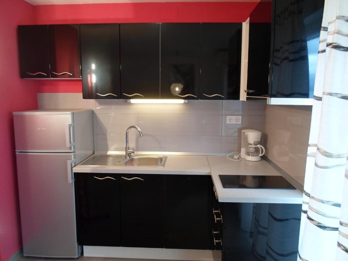 House Karlo Apartments 오미스 외부 사진