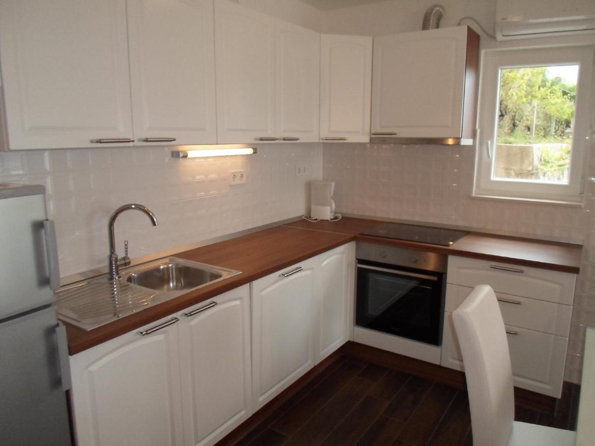 House Karlo Apartments 오미스 외부 사진