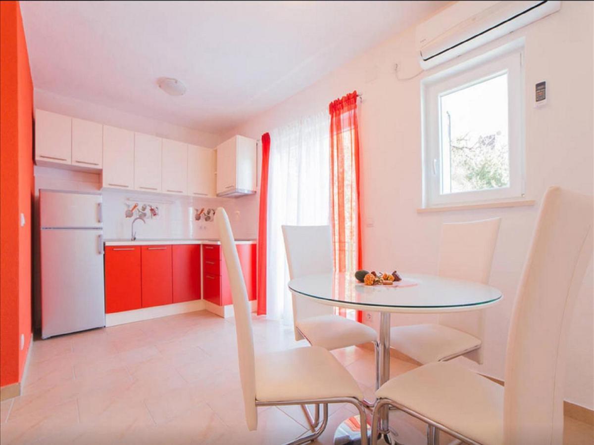 House Karlo Apartments 오미스 외부 사진